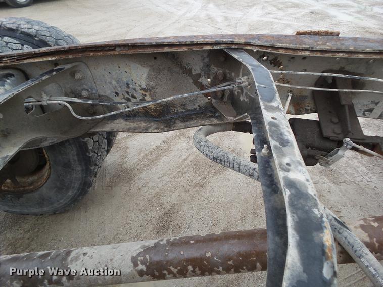 image for item DF0765 1993 International 4900 truck cab and chassis