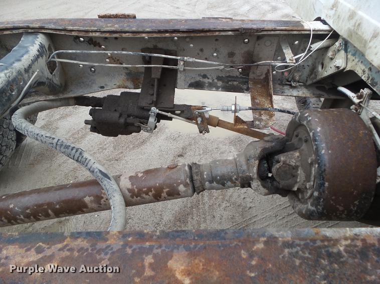 image for item DF0765 1993 International 4900 truck cab and chassis