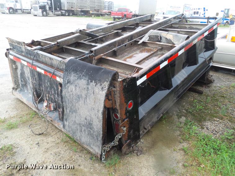 image for item DF0765 1993 International 4900 truck cab and chassis