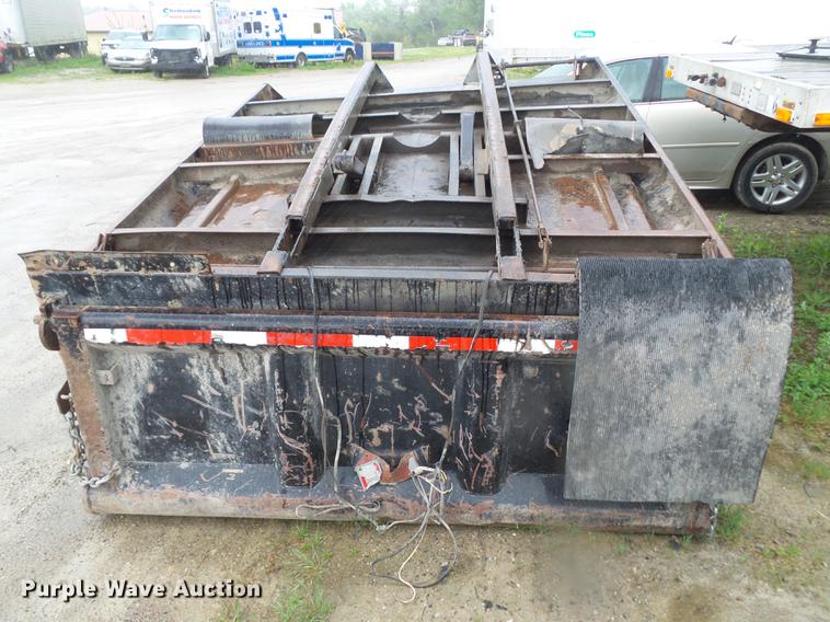 image for item DF0765 1993 International 4900 truck cab and chassis