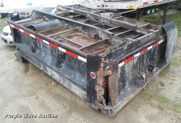 image for item DF0765 1993 International 4900 truck cab and chassis