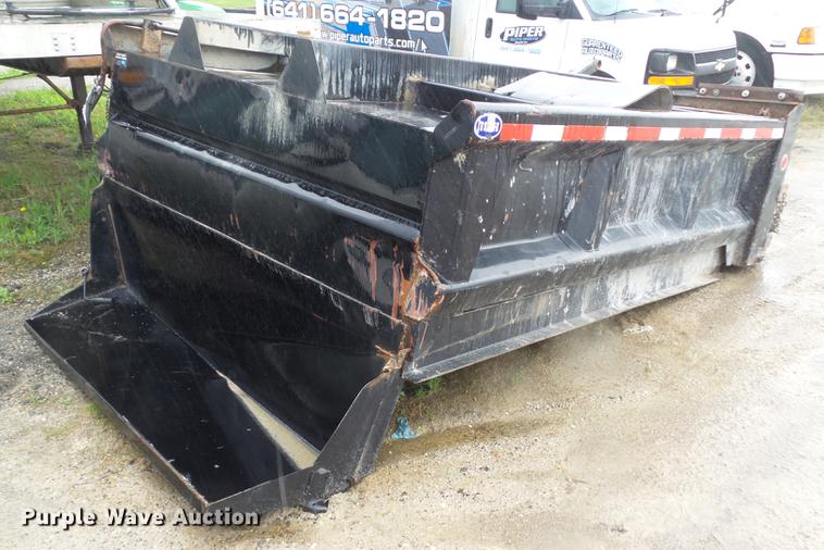 image for item DF0765 1993 International 4900 truck cab and chassis