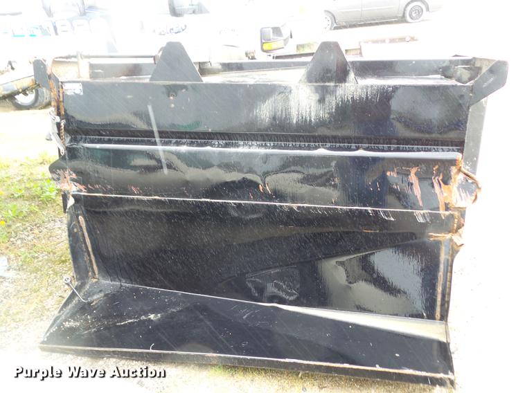 image for item DF0765 1993 International 4900 truck cab and chassis