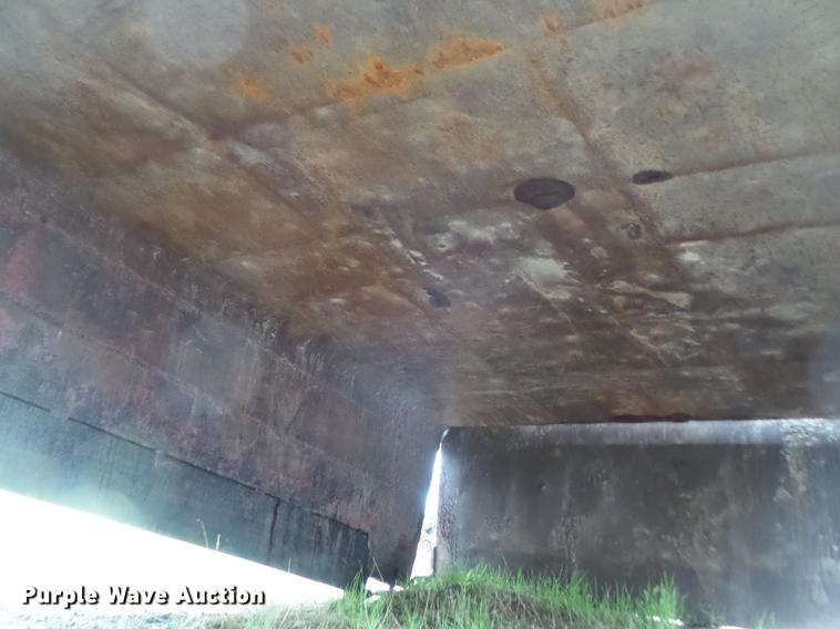 image for item DF0765 1993 International 4900 truck cab and chassis