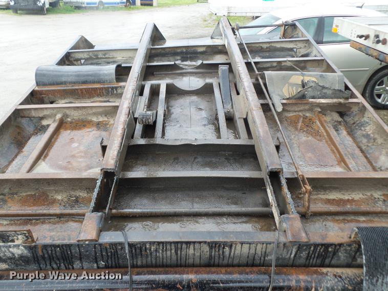 image for item DF0765 1993 International 4900 truck cab and chassis