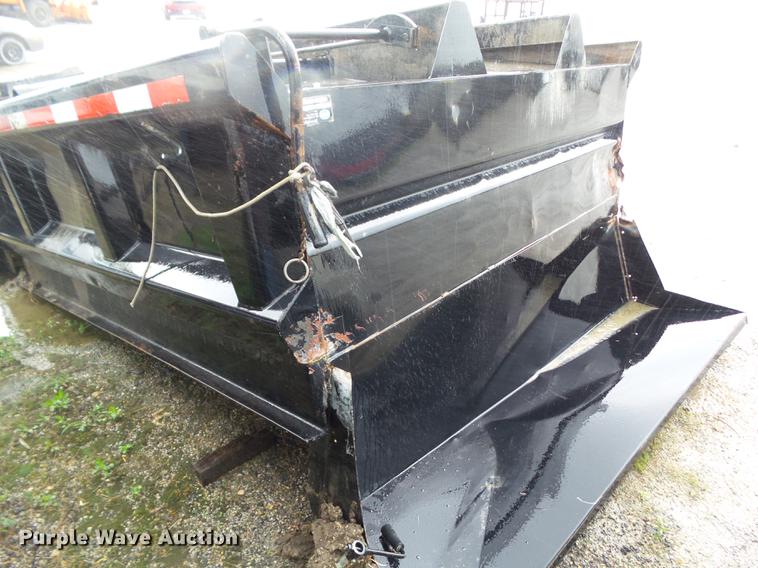 image for item DF0765 1993 International 4900 truck cab and chassis