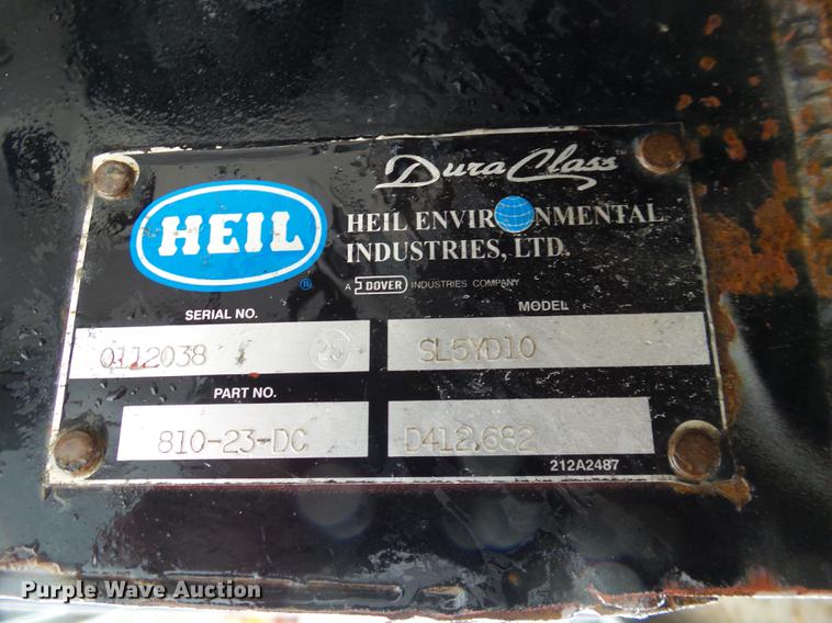 image for item DF0765 1993 International 4900 truck cab and chassis