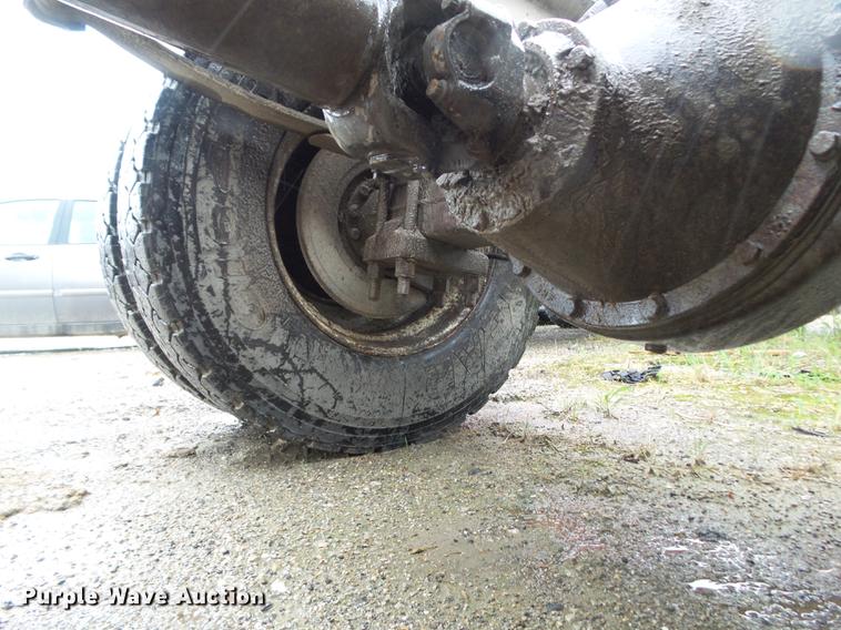 image for item DF0765 1993 International 4900 truck cab and chassis