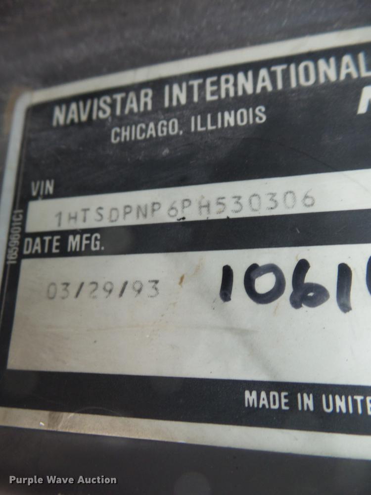 image for item DF0765 1993 International 4900 truck cab and chassis