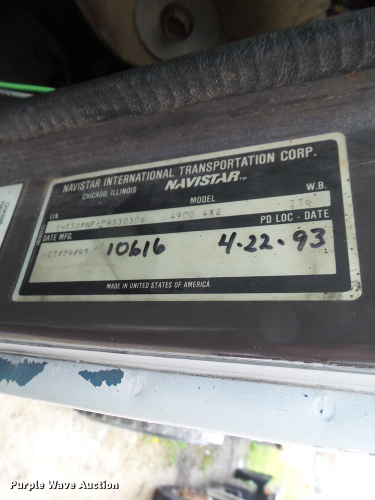 image for item DF0765 1993 International 4900 truck cab and chassis