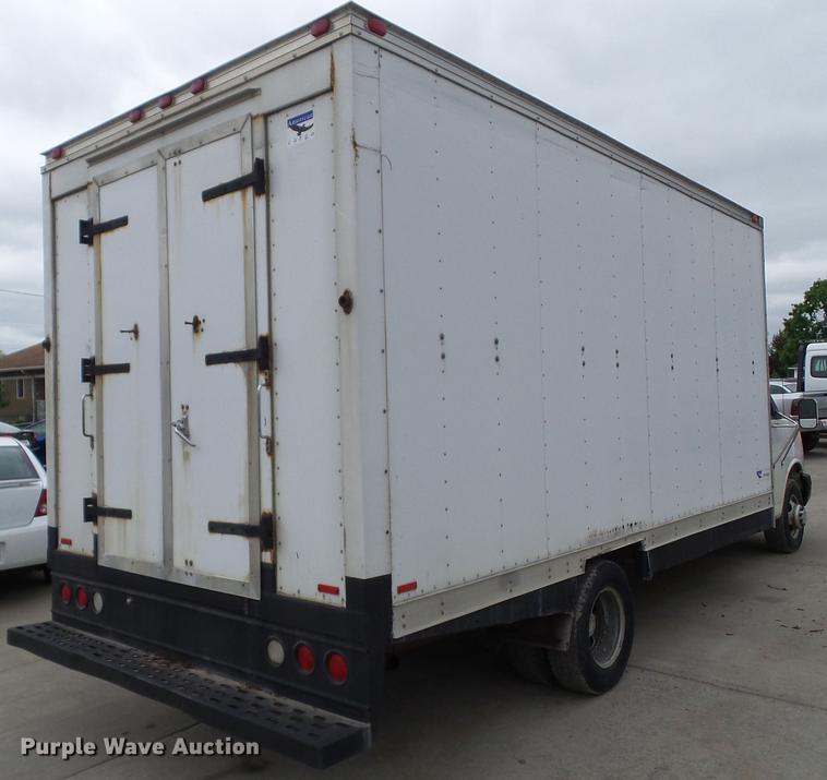 image for item DF0767 2004 Chevrolet Express G3500 box truck