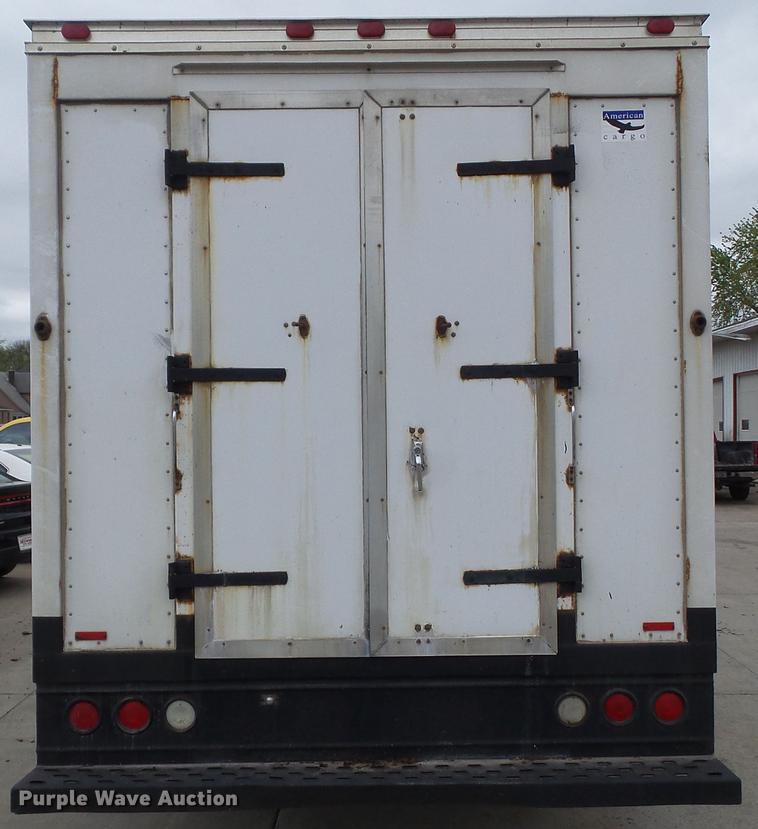 image for item DF0767 2004 Chevrolet Express G3500 box truck