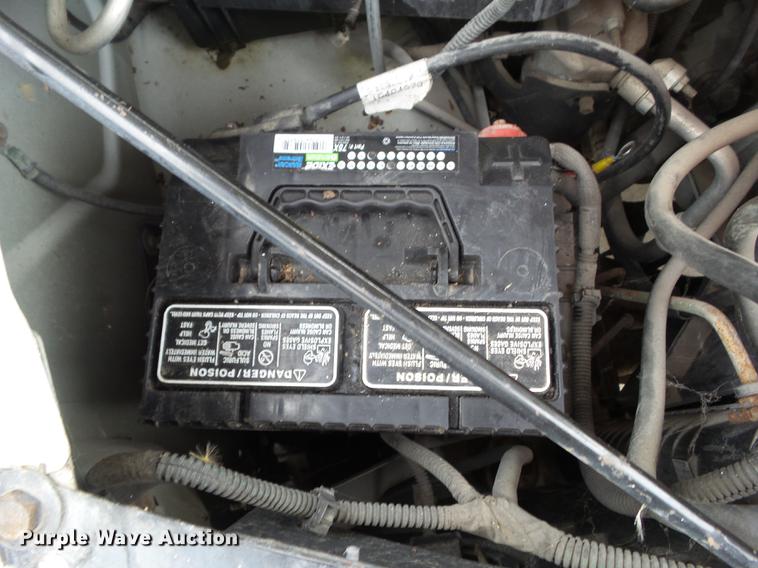 image for item DF0767 2004 Chevrolet Express G3500 box truck