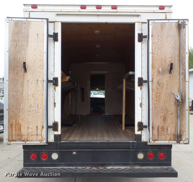 image for item DF0767 2004 Chevrolet Express G3500 box truck