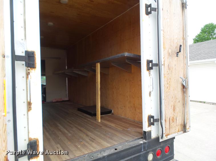 image for item DF0767 2004 Chevrolet Express G3500 box truck
