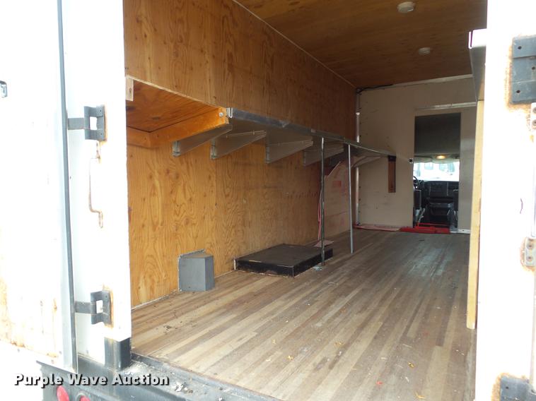 image for item DF0767 2004 Chevrolet Express G3500 box truck
