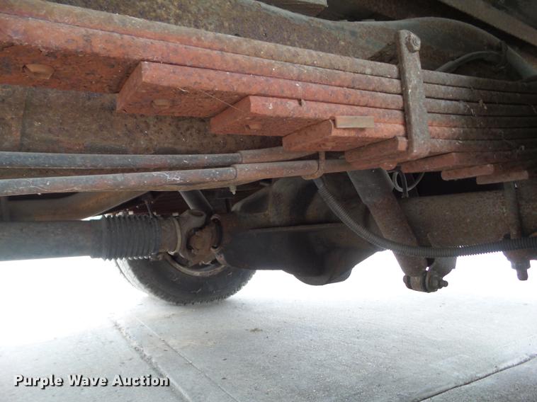 image for item DF0767 2004 Chevrolet Express G3500 box truck