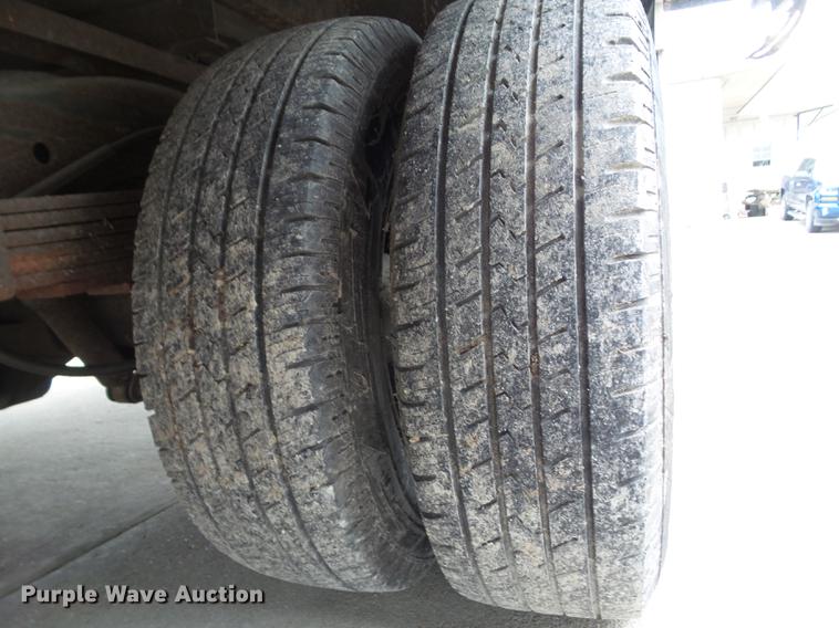 image for item DF0767 2004 Chevrolet Express G3500 box truck