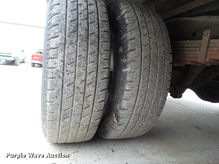 image for item DF0767 2004 Chevrolet Express G3500 box truck