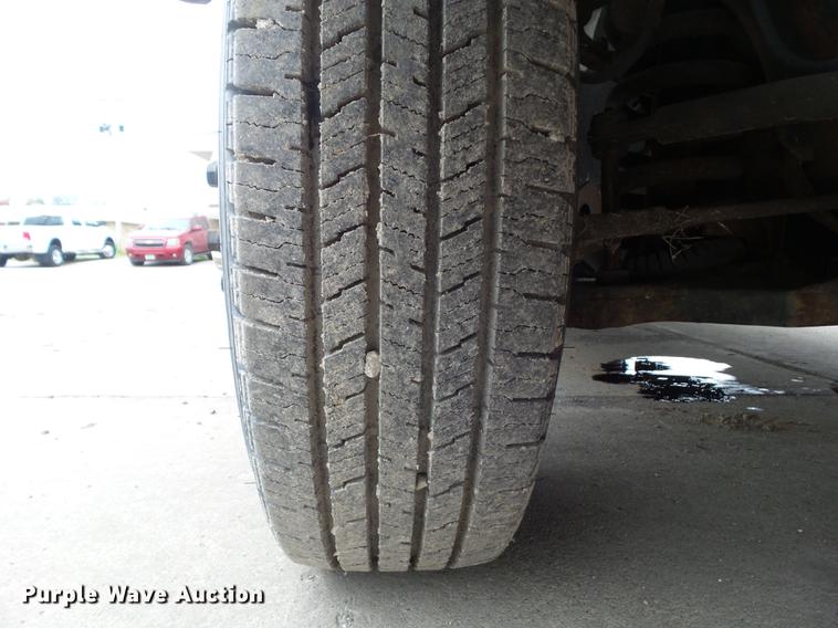 image for item DF0767 2004 Chevrolet Express G3500 box truck