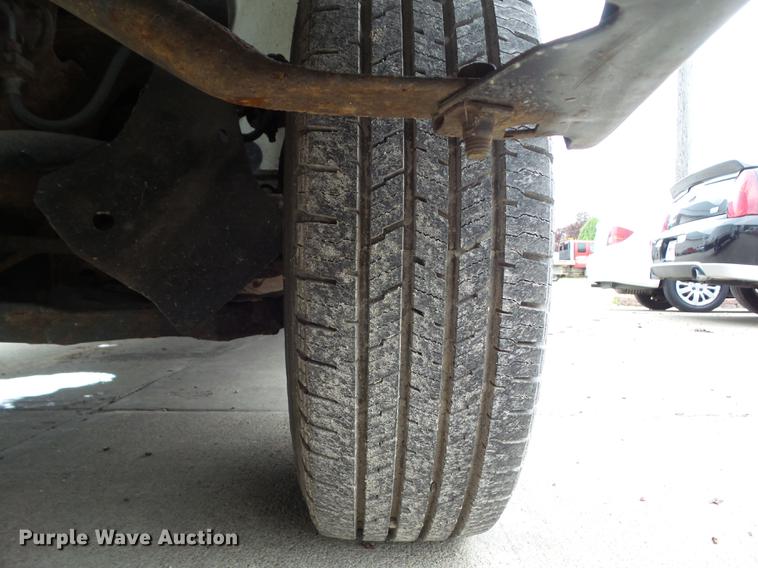 image for item DF0767 2004 Chevrolet Express G3500 box truck