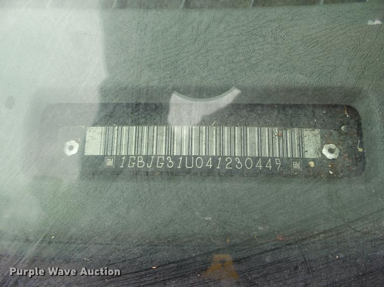 image for item DF0767 2004 Chevrolet Express G3500 box truck