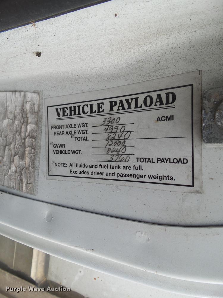 image for item DF0767 2004 Chevrolet Express G3500 box truck