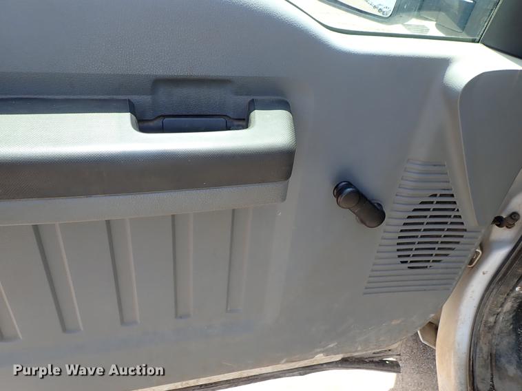 image for item DF1192 2013 Ford F350 Super Duty Crew Cab pickup truck