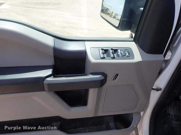 image for item DF1194 2015 Ford F150 SuperCrew pickup truck