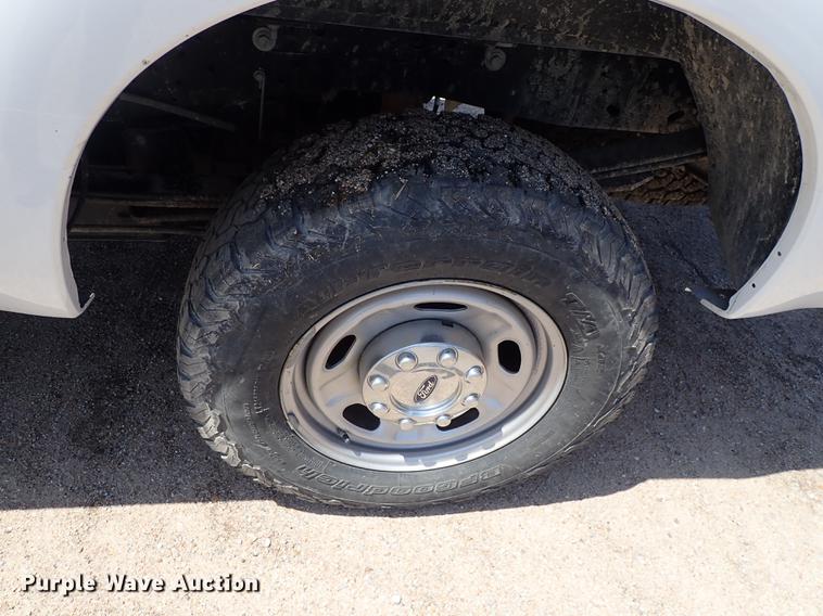 image for item DF1196 2016 Ford F250 Super Duty Crew Cab pickup truck