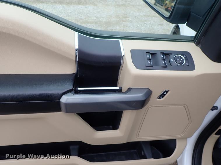 image for item DF1200 2016 Ford F150 SuperCrew pickup truck