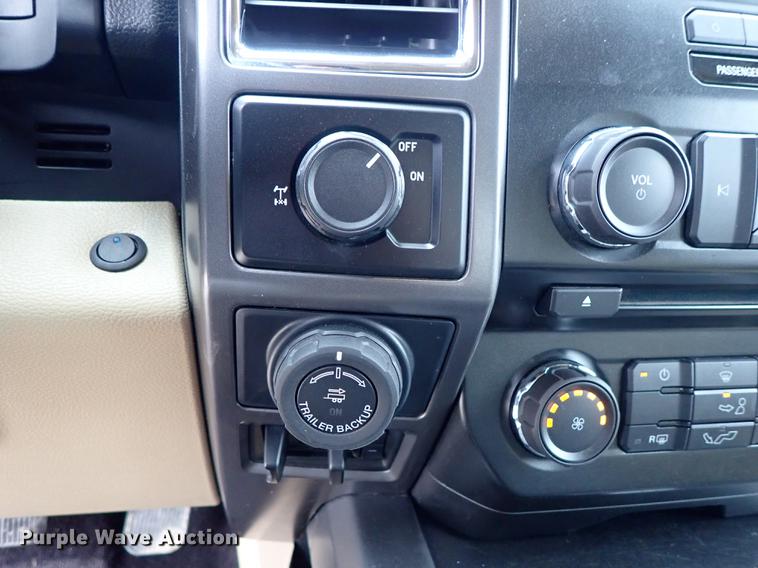 image for item DF1200 2016 Ford F150 SuperCrew pickup truck