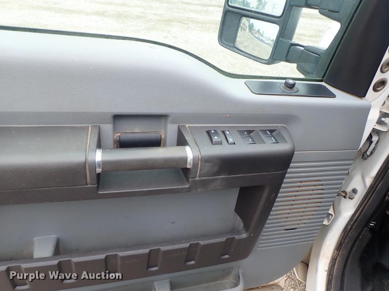 image for item DF1201 2015 Ford F250 Super Duty Crew Cab pickup truck