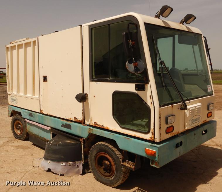 image for item DF6594 2001 Tennant 830I street sweeper