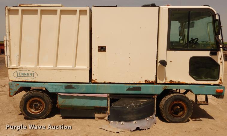 image for item DF6594 2001 Tennant 830I street sweeper