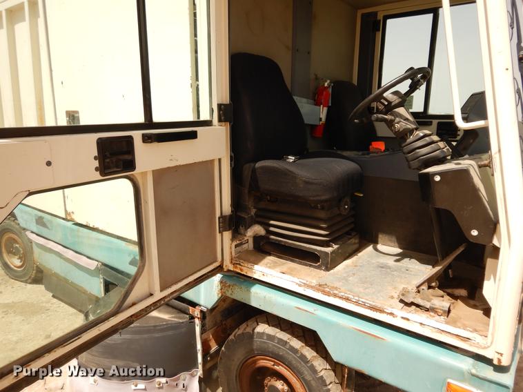 image for item DF6594 2001 Tennant 830I street sweeper