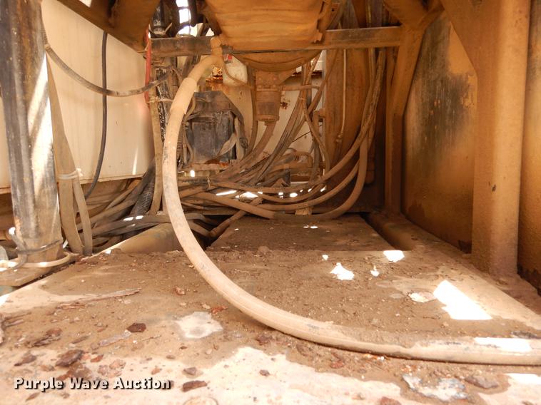 image for item DF6594 2001 Tennant 830I street sweeper