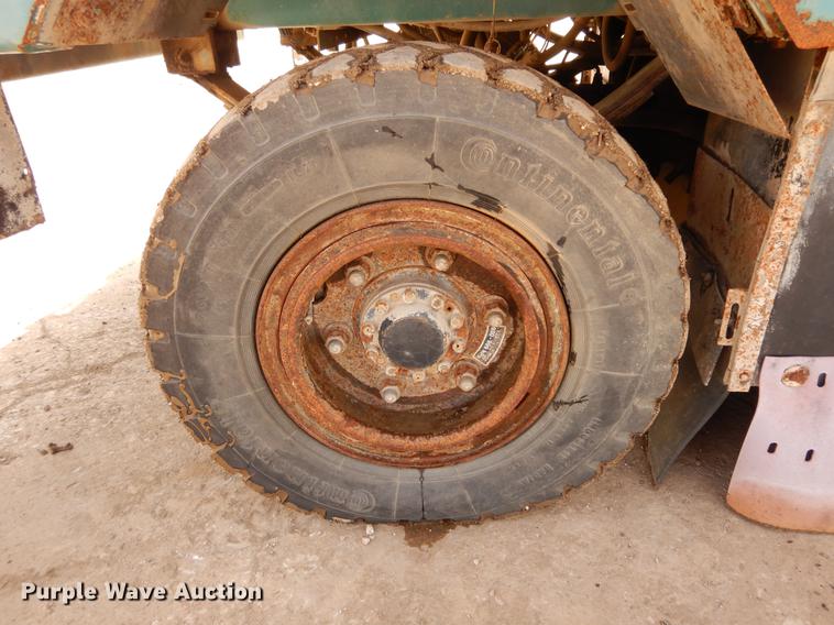 image for item DF6594 2001 Tennant 830I street sweeper