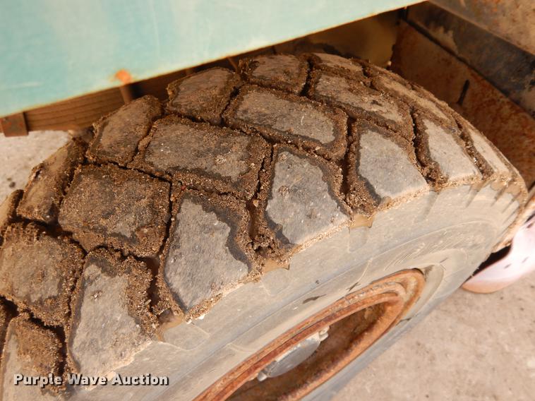 image for item DF6594 2001 Tennant 830I street sweeper