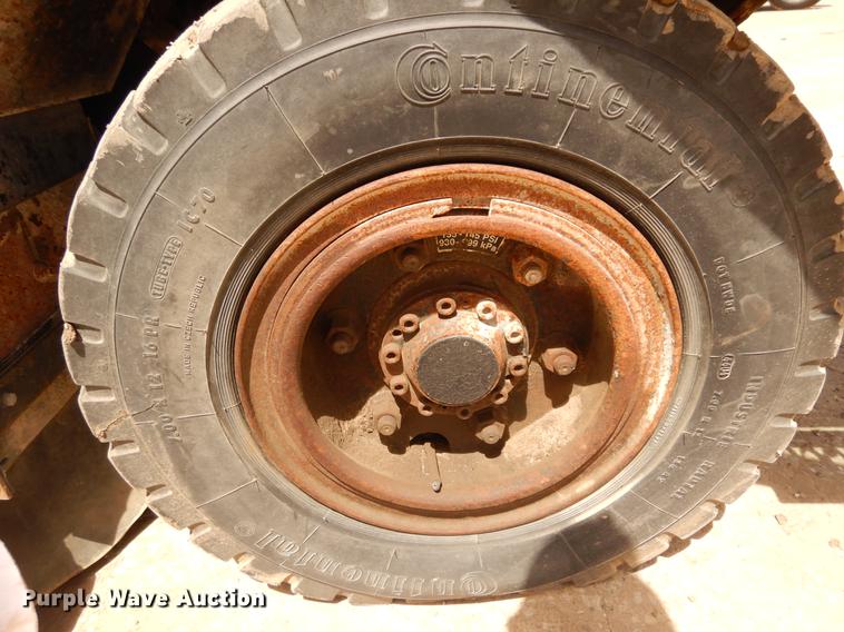 image for item DF6594 2001 Tennant 830I street sweeper