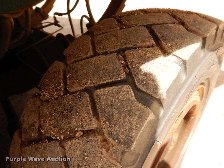 image for item DF6594 2001 Tennant 830I street sweeper