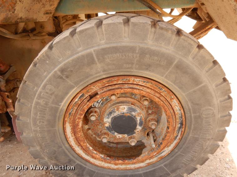 image for item DF6594 2001 Tennant 830I street sweeper