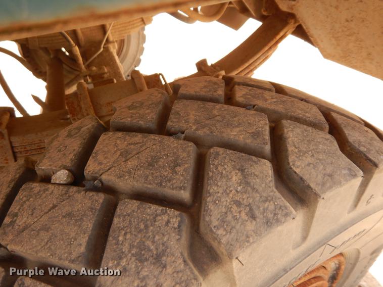 image for item DF6594 2001 Tennant 830I street sweeper