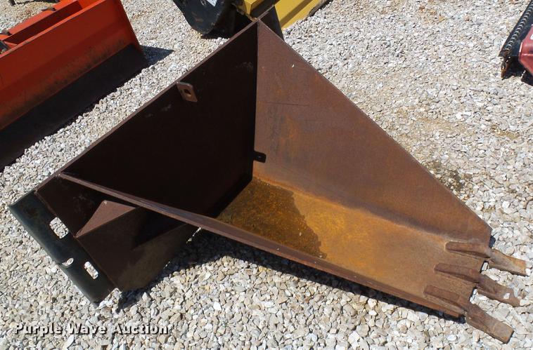 image for item DF7287 Skid steer bucket