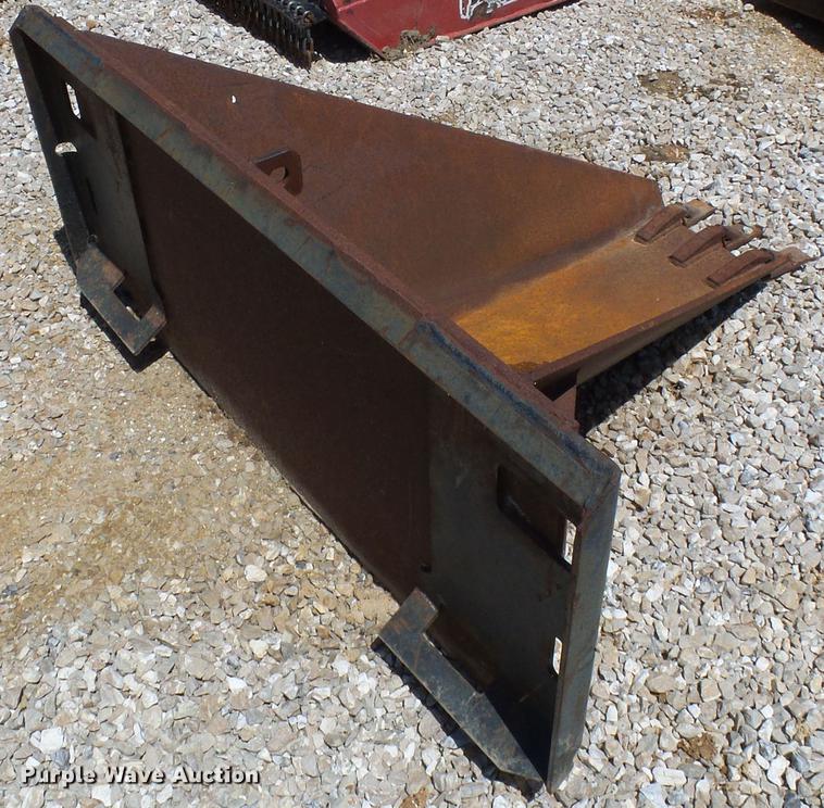 image for item DF7287 Skid steer bucket