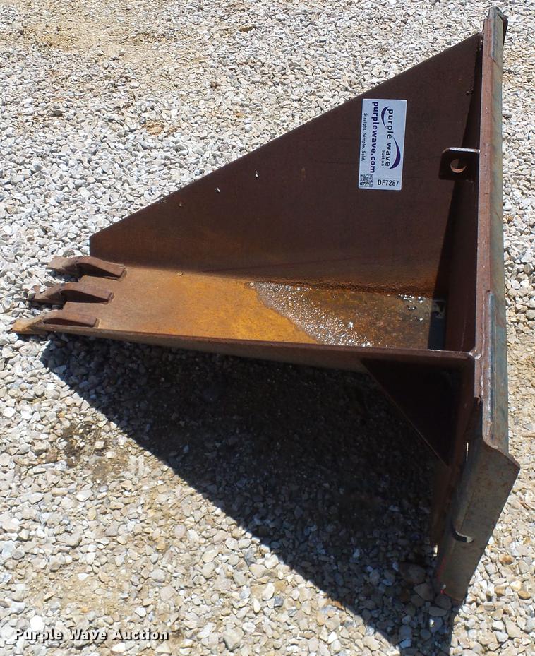 image for item DF7287 Skid steer bucket