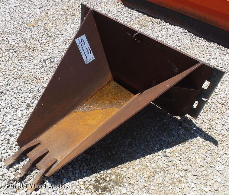 image for item DF7287 Skid steer bucket