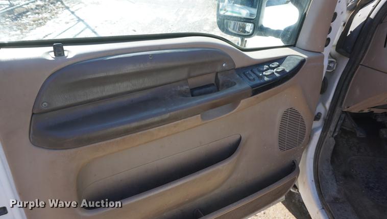 image for item DF7624 1999 Ford F350 Super Duty Crew Cab flatbed pickup truck