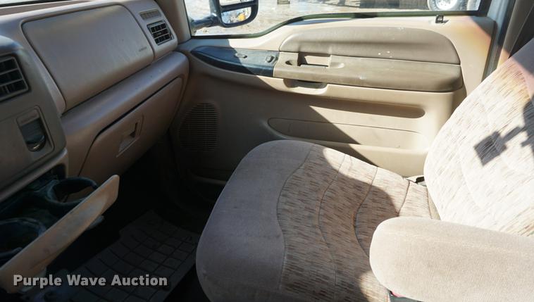 image for item DF7624 1999 Ford F350 Super Duty Crew Cab flatbed pickup truck