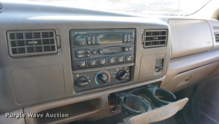 image for item DF7624 1999 Ford F350 Super Duty Crew Cab flatbed pickup truck